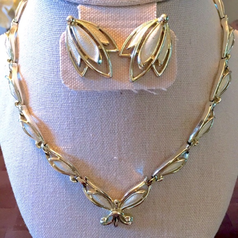 Sarah Coventry Slimline Set